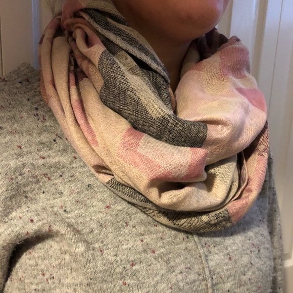 Aztec Scarf - Picture 4 of 4